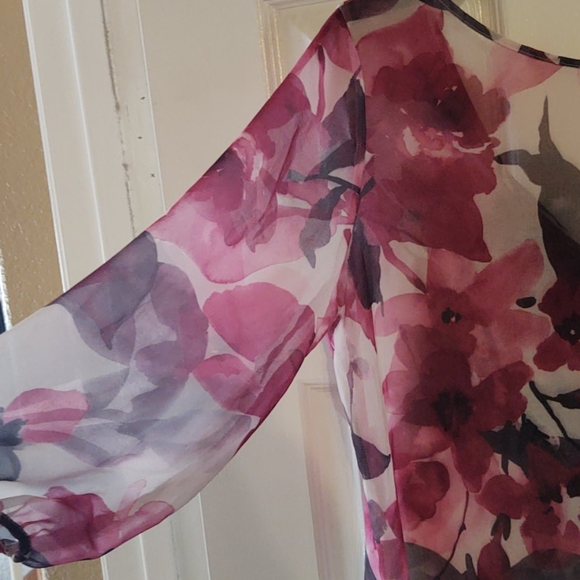 NWOT Vibrant blouse! - Picture 3 of 4